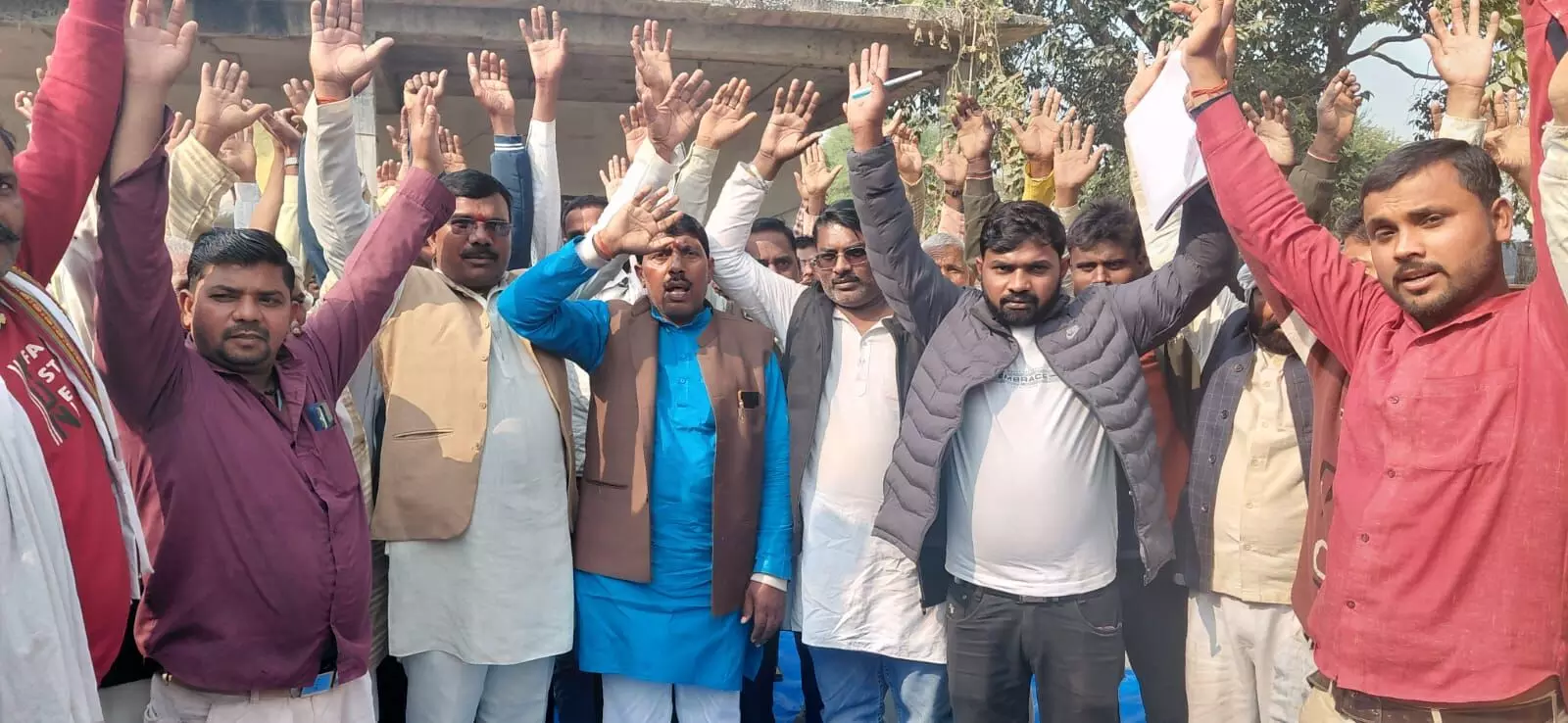 तिहुरा मांझा के किसानों ने आवास विकास परिषद पर जबरन जमीन अधिग्रहण का लगाया आरोप, प्रदर्शन कर जताया आक्रोश तिहुरा मांझा के किसानों ने आवास विकास परिषद पर जबरन जमीन अधिग्रहण का लगाया आरोप, प्रदर्शन कर जताया आक्रोश