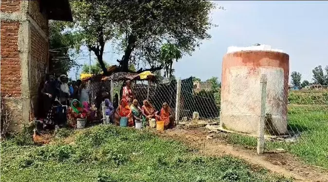 मुस्लिम से शादी करने वाली दो आदिवासी महिलाओं के नाम पर 30 अनुबंध, झारखंड, बिहार, छत्तीसगढ़ के परिवार बसाए मुस्लिम से शादी करने वाली दो आदिवासी महिलाओं के नाम पर 30 अनुबंध, झारखंड, बिहार, छत्तीसगढ़ के परिवार बसाए