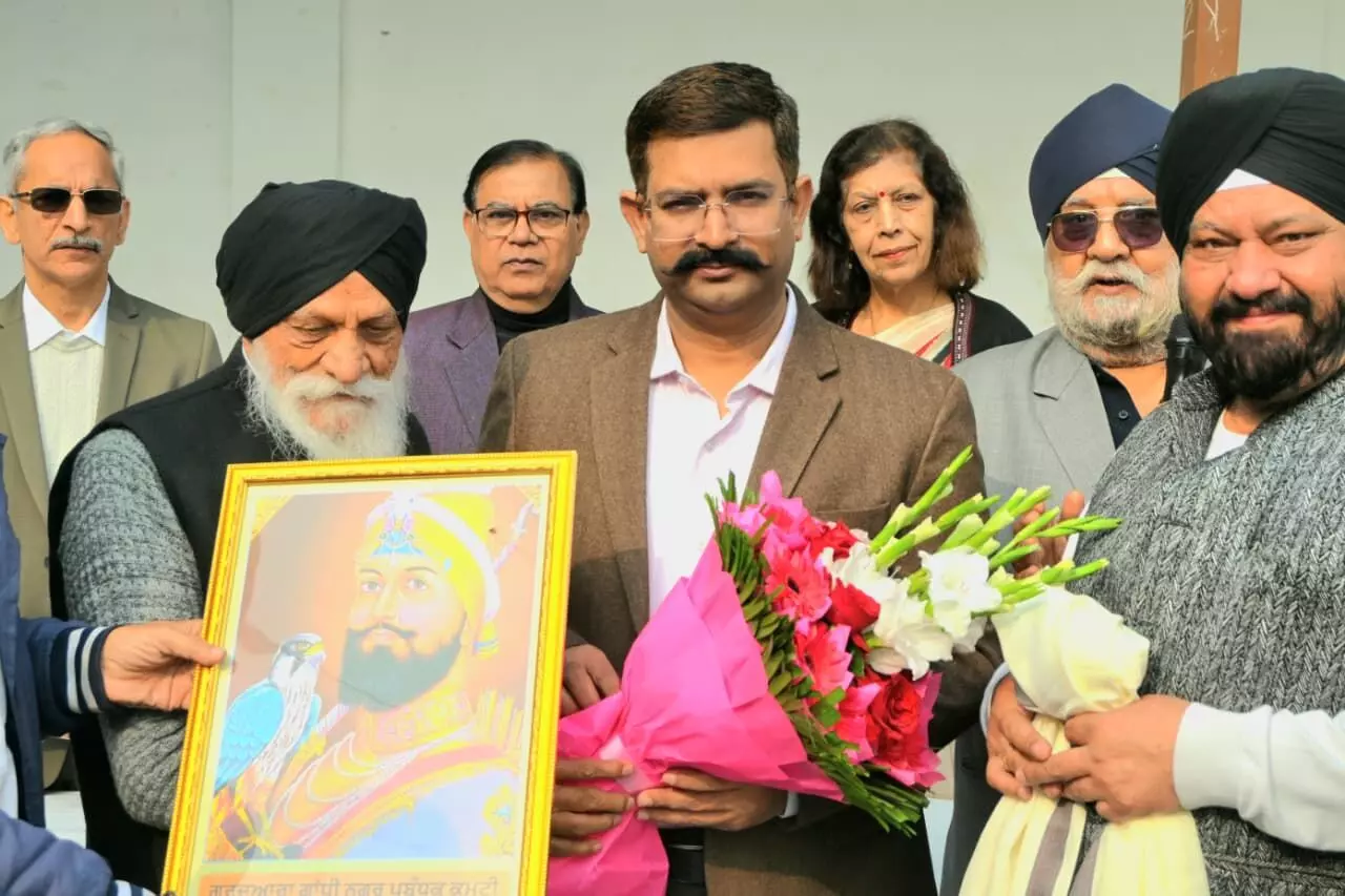 IMA के नि:शुल्क चिकित्सा शिविर में पहुंचे अतिरिक्त पुलिस आयुक्त केशव कुमार चौधरी IMA के नि:शुल्क चिकित्सा शिविर में पहुंचे अतिरिक्त पुलिस आयुक्त केशव कुमार चौधरी