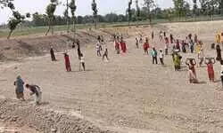 मनरेगा का अस्तित्व खत्म कर रही भाजपा सरकार- अब गांधी जी को जिम्मेदारी से मुक्त कर रामजी के सहारे करेगी नैया पार मनरेगा का अस्तित्व खत्म कर रही भाजपा सरकार- अब गांधी जी को जिम्मेदारी से मुक्त कर रामजी के सहारे करेगी नैया पार