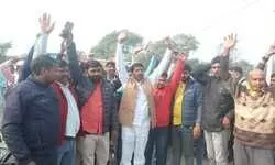 अयोध्या के तिहुरा मांझा में किसानों का आक्रोश, आवास विकास परिषद के घेराव का ऐलान अयोध्या के तिहुरा मांझा में किसानों का आक्रोश, आवास विकास परिषद के घेराव का ऐलान