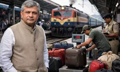 रेल मंत्री अश्विनी वैष्णव का लोकसभा में स्पष्ट संदेश- अब स्टेशन पर ही तुलेगा सामान, ज्यादा लगेज पर चुकानी होगी अतिरिक्त रकम