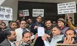 कथावाचक अनिरुद्राचार्य द्वारा मीडिया के प्रति अभद्र टिप्पणी को लेकर पत्रकार हुए लामबंद, जिलाधिकारी को सौंपा ज्ञापन कथावाचक अनिरुद्राचार्य द्वारा मीडिया के प्रति अभद्र टिप्पणी को लेकर पत्रकार हुए लामबंद, जिलाधिकारी को सौंपा ज्ञापन