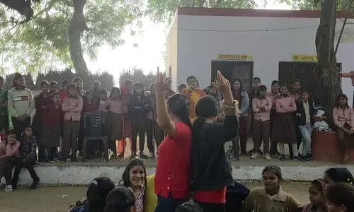 बलदेव क्षेत्र की बालिकाओं ने दिखाई अपनी ब्रज कला कौशल