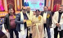 इटावा प्रदर्शनी पांडाल में यूपी वर्किंग जर्नलिस्ट यूनियन द्वारा 200 पत्रकारों को किया गया सम्मानित