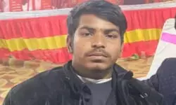 गोरखपुर में कॉलेज में घुसकर 11वीं के छात्र की गोली मारकर हत्या, शव लेकर आरोपियों के घर पहुंचे परिजन गोरखपुर में कॉलेज में घुसकर 11वीं के छात्र की गोली मारकर हत्या, शव लेकर आरोपियों के घर पहुंचे परिजन