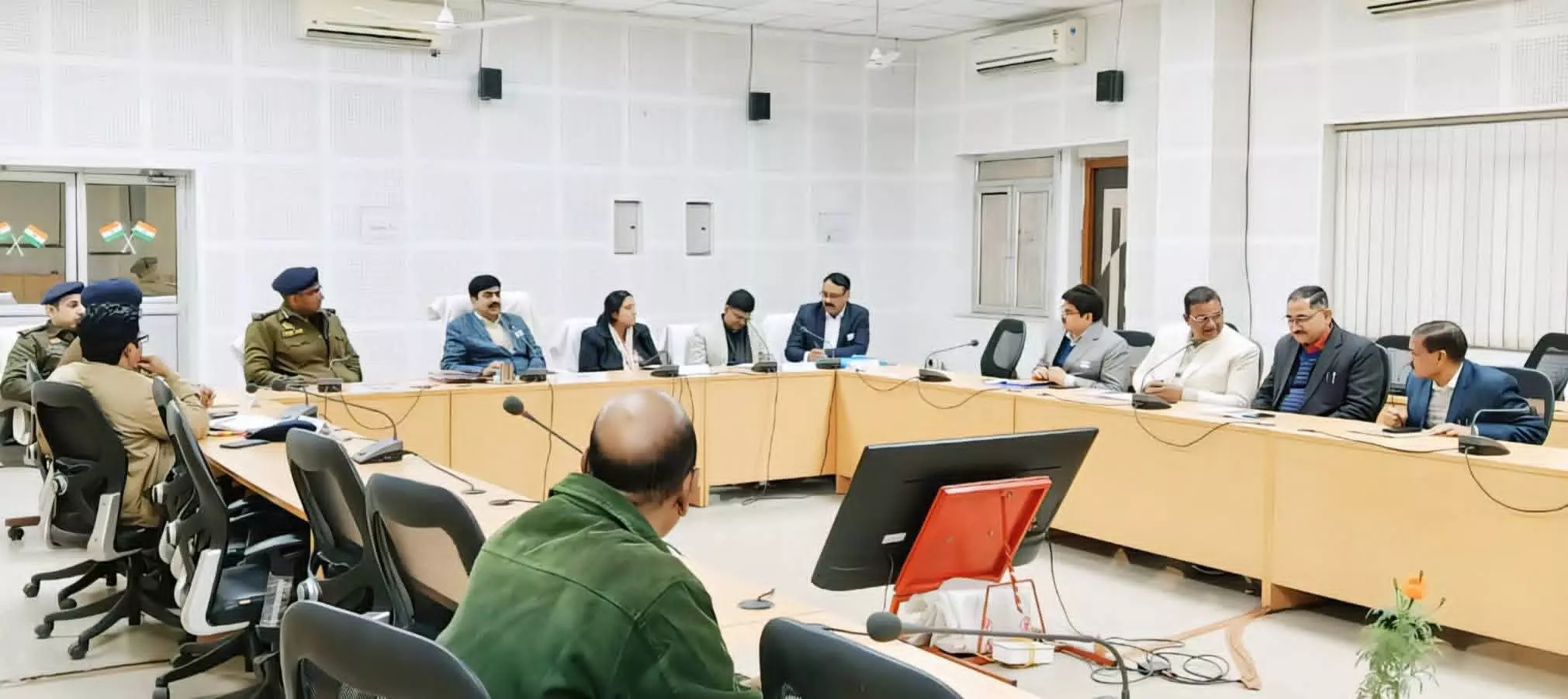 मंडलायुक्त की अध्यक्षता में हुई मासिक मंडलीय समीक्षा बैठक मंडलायुक्त की अध्यक्षता में हुई मासिक मंडलीय समीक्षा बैठक