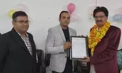 नेत्र चिकित्सक अनिल कुमार उपाध्याय के सेवानिवृत्त होने पर समारोहपूर्वक विदाई