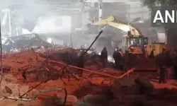 рддреБрд░реНрдХрдорд╛рди рдЧреЗрдЯ рд╣рд┐рдВрд╕рд╛ рдорд╛рдорд▓реЗ рдореЗрдВ рдХрдИ рдЪреМрдВрдХрд╛рдиреЗ рд╡рд╛рд▓реЗ рдЦреБрд▓рд╛рд╕реЗ, рдПрдХ рдирд╛рдмрд╛рд▓рд┐рдЧ рд╕рд╣рд┐рдд 11 рд▓реЛрдЧ рдЧрд┐рд░рдлреНрддрд╛рд░ рддреБрд░реНрдХрдорд╛рди рдЧреЗрдЯ рд╣рд┐рдВрд╕рд╛ рдорд╛рдорд▓реЗ рдореЗрдВ рдХрдИ рдЪреМрдВрдХрд╛рдиреЗ рд╡рд╛рд▓реЗ рдЦреБрд▓рд╛рд╕реЗ, рдПрдХ рдирд╛рдмрд╛рд▓рд┐рдЧ рд╕рд╣рд┐рдд 11 рд▓реЛрдЧ рдЧрд┐рд░рдлреНрддрд╛рд░