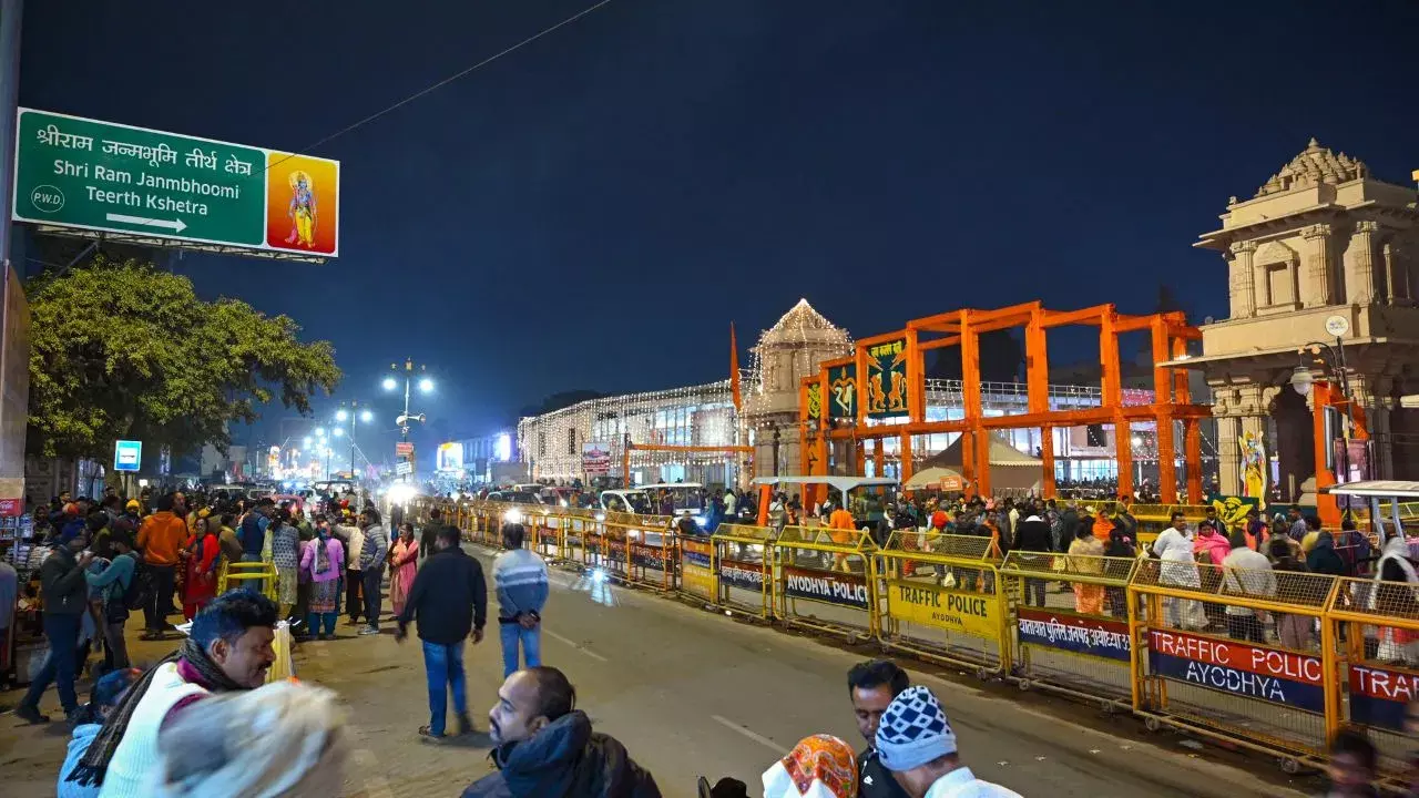 अयोध्या में राम मंदिर और पंचकोशी मार्ग के आसपास नॉनवेज पर पूरी तरह प्रतिबंध, ऑनलाइन डिलीवरी भी बंद अयोध्या में राम मंदिर और पंचकोशी मार्ग के आसपास नॉनवेज पर पूरी तरह प्रतिबंध, ऑनलाइन डिलीवरी भी बंद