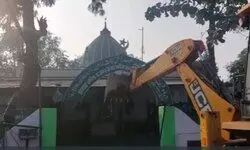 दस्तावेज़ी जांच के बाद देवरिया में मजार पर कार्रवाई, प्रशासन ने बताया—कानून के तहत उठाया गया कदम