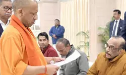 ‘जनता दर्शन’ में सीएम योगी सख्त: अवैध कब्जा और भूमाफिया पर होगी कठोर कार्रवाई ‘जनता दर्शन’ में सीएम योगी सख्त: अवैध कब्जा और भूमाफिया पर होगी कठोर कार्रवाई