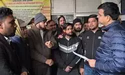 आईडिया खेल मैदान में नुमाइश लगाने का विरोध, युवाओं व मोहल्ले वासियों ने एसडीएम को सौंपा ज्ञापन आईडिया खेल मैदान में नुमाइश लगाने का विरोध, युवाओं व मोहल्ले वासियों ने एसडीएम को सौंपा ज्ञापन