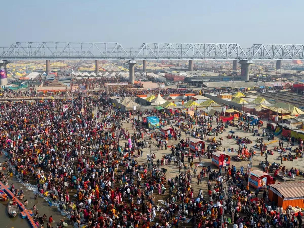 प्रयागराज | माघ मेला २०२६- एरावत घाट पर 13 राज्यों के श्रद्धालुओं का महासंगम, मौनी अमावस्या स्नान को लेकर सुरक्षा व्यवस्था और रूट डायवर्जन सख़्त प्रयागराज | माघ मेला २०२६- एरावत घाट पर 13 राज्यों के श्रद्धालुओं का महासंगम, मौनी अमावस्या स्नान को लेकर सुरक्षा व्यवस्था और रूट डायवर्जन सख़्त