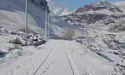 कारगिल में भारी बर्फबारी, ज़ोजिला मार्ग पर आवाजाही सीमित, प्रशासन सतर्क