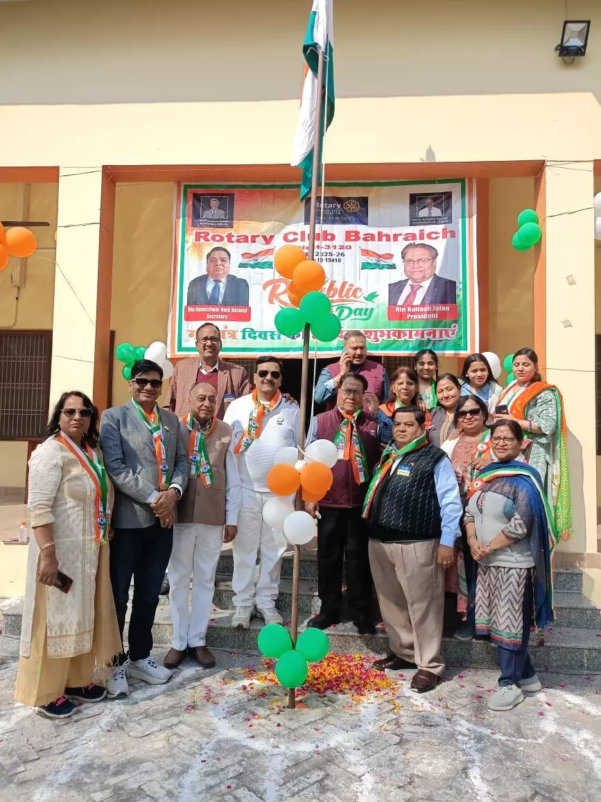 ग्रामीण बच्चों के चेहरों पर मुस्कान बनकर लहराया तिरंगा ग्रामीण बच्चों के चेहरों पर मुस्कान बनकर लहराया तिरंगा