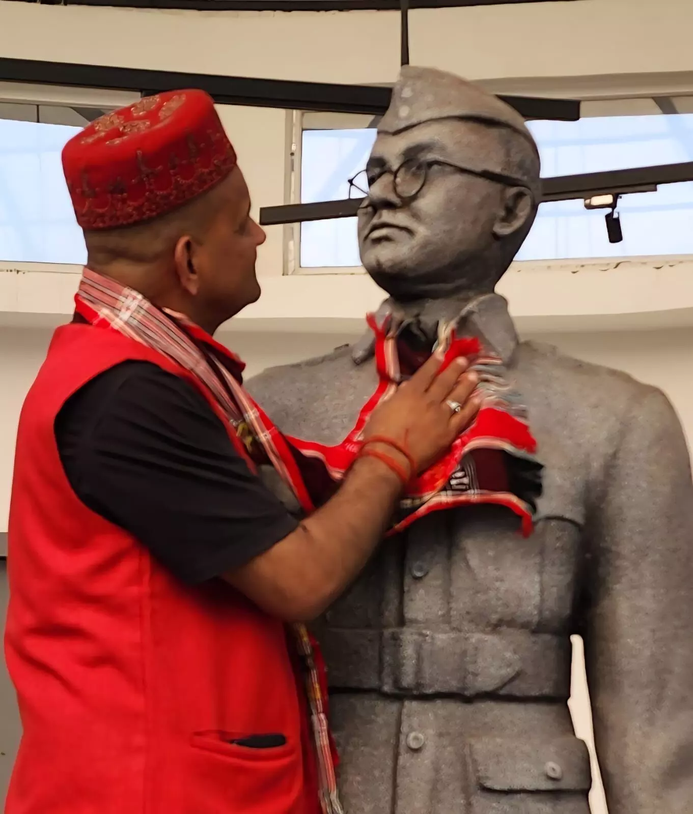 नेहरू व नेताजी पर झूठ न बोलें सुधांशु - दीपक नेहरू व नेताजी पर झूठ न बोलें सुधांशु - दीपक