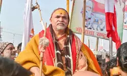 प्रयागराज विवाद पर प्रशासन बैकफुट पर, शंकराचार्य से माफी की तैयारी