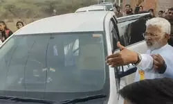 100 प्रधानों के साथ BJP विधायक बृजभूषण राजपूत ने बीच सड़क मंत्री स्वतंत्र देव सिंह को रोका फिर जमकर हुई बमचक