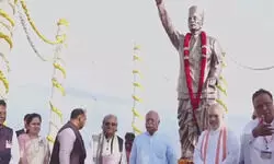 मोहन भागवत की वीर सावरकर को भारत रत्न देने की मांग- कांग्रेस ने दो-राष्ट्र सिद्धांत और ब्रिटिश सहयोग का हवाला देते हुए कड़ी आपत्ति जताई