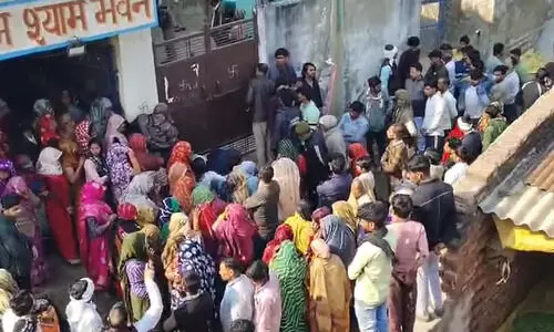 मथुरा में सनसनी : एक कमरे में पति-पत्नी और तीन मासूम बच्चों की मौत, सामूहिक आत्महत्या की आशंका