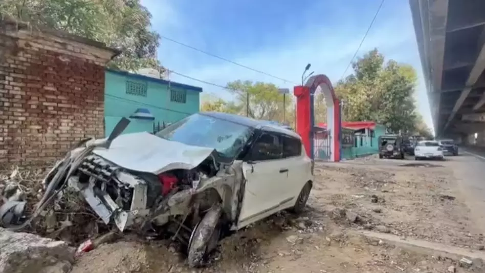 लखनऊ सड़क हादसा : तेज रफ्तार कार की टक्कर में मासूम की मौत, कई घायल; फेयरवेल से लौट रहे छात्र को पुलिस ने किया गिरफ्तार लखनऊ सड़क हादसा : तेज रफ्तार कार की टक्कर में मासूम की मौत, कई घायल; फेयरवेल से लौट रहे छात्र को पुलिस ने किया गिरफ्तार