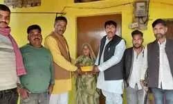 рдЧрд░реАрдм рдкрд░рд┐рд╡рд╛рд░ рдХреА рдмреЗрдЯреА рдХреЗ рд╡рд┐рд╡рд╛рд╣ рд╣реЗрддреБ рд╕рдорд╛рдЬрд╕реЗрд╡реА рд╕рдВрд╕реНрдерд╛рди рдЕрдпреЛрдзреНрдпрд╛рдзрд╛рдо рдиреЗ рджрд┐рдпрд╛ рдЖрд░реНрдерд┐рдХ рд╕рд╣рдпреЛрдЧ рдЧрд░реАрдм рдкрд░рд┐рд╡рд╛рд░ рдХреА рдмреЗрдЯреА рдХреЗ рд╡рд┐рд╡рд╛рд╣ рд╣реЗрддреБ рд╕рдорд╛рдЬрд╕реЗрд╡реА рд╕рдВрд╕реНрдерд╛рди рдЕрдпреЛрдзреНрдпрд╛рдзрд╛рдо рдиреЗ рджрд┐рдпрд╛ рдЖрд░реНрдерд┐рдХ рд╕рд╣рдпреЛрдЧ