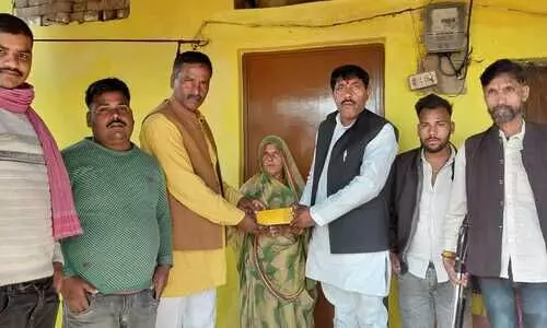 गरीब परिवार की बेटी के विवाह हेतु समाजसेवी संस्थान अयोध्याधाम ने दिया आर्थिक सहयोग