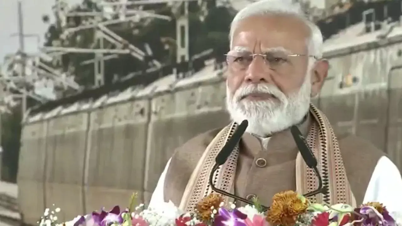 आप पहले से नंगे फिर कपड़े उतारने की जरूरत क्यों… कांग्रेस के प्रदर्शन पर PM मोदी का हमला आप पहले से नंगे फिर कपड़े उतारने की जरूरत क्यों… कांग्रेस के प्रदर्शन पर PM मोदी का हमला