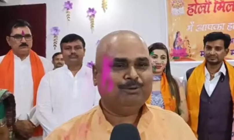 वडोदरा : महा छठ मण्डल द्वारा होली मिलन समारोह एवं संगीत संध्या का आयोजन, रंग-गुलाल और गीतों के साथ मनाया गया वसंतोत्सव