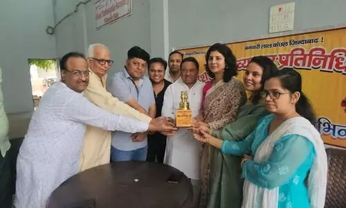 महिला दिवस पर व्यापार मंडल ने वैद्य वर्णिका को किया सम्मानित