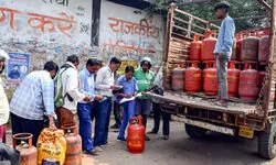 व्यावसायिक गैस सिलिंडर की किल्लत से बाजार होगा बेजार, सड़क पर आ जाएंगे पटरी दुकानदार