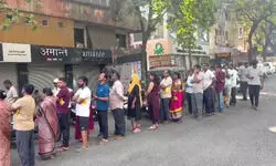 कहीं गैस के लिए लंबी कतारें, कहीं जमाखोरी तो कहीं कालाबाजारी