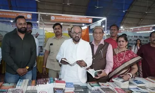 रवीन्द्रालय चारबाग में लखनऊ पुस्तक मेला मेला प्रारंभ - पुस्तकें मित्र, मार्गदर्शक और गुरु : योगेंद्र उपाध्याय