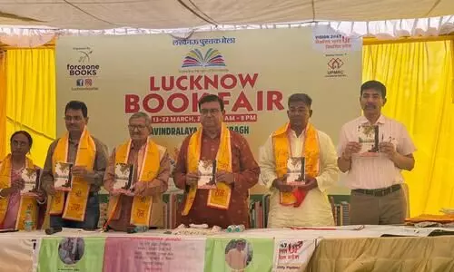 रवीन्द्रालय चारबाग में लखनऊ पुस्तक मेला : तीसरे दिन रही भारी रौनक