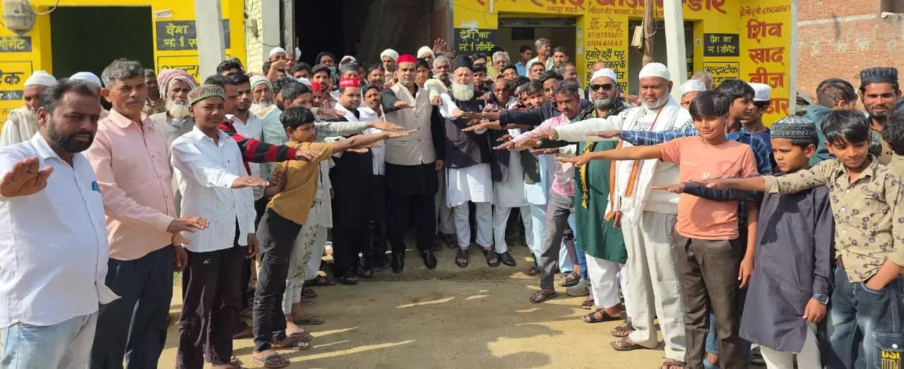 सपाईयों ने करसरा गांव में कांशीराम जयंती मनाई गई सपाईयों ने करसरा गांव में कांशीराम जयंती मनाई गई