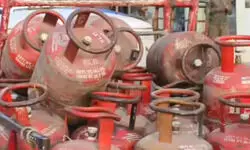 लखनऊ: सपा नेता सोनू कन्नौजिया पर FIR दर्ज, रिसॉर्ट से बरामद हुए थे 88 सिलेंडर