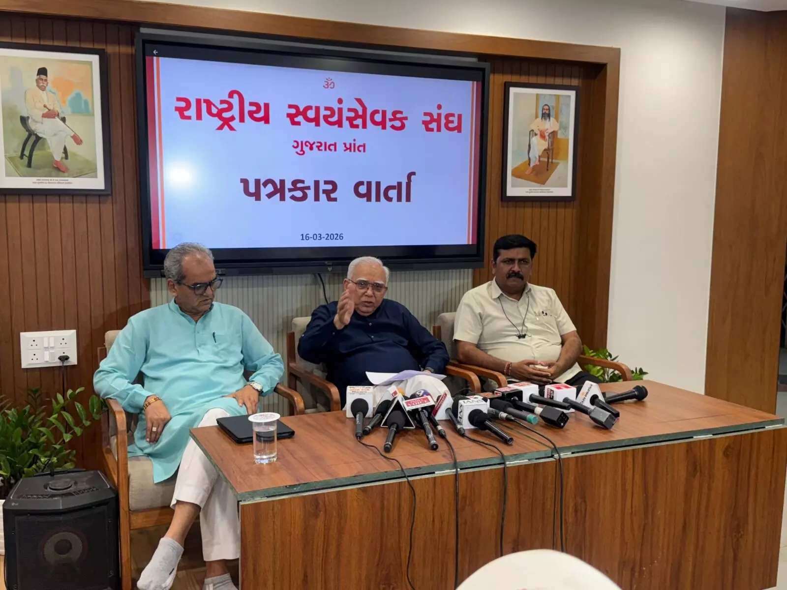 કર્ણાવતીમાં પ્રેસ કોન્ફરન્સ : અખિલ ભારતીય પ્રતિનિધિ સભા બાદ સંઘકાર્યના વિસ્તરણ અને સેવાપ્રવૃત્તિઓ અંગે વિગતવાર માહિતી કર્ણાવતીમાં પ્રેસ કોન્ફરન્સ : અખિલ ભારતીય પ્રતિનિધિ સભા બાદ સંઘકાર્યના વિસ્તરણ અને સેવાપ્રવૃત્તિઓ અંગે વિગતવાર માહિતી