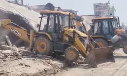 एचपीसीएल प्लांट हत्याकांड: बदायूं में मिट्टी में मिला आरोपी अजय प्रताप सिंह का रसूख, दुकानों पर चला बुलडोजर