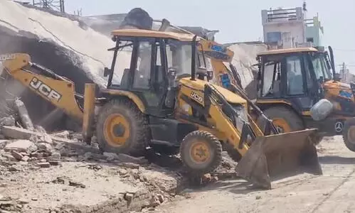 एचपीसीएल प्लांट हत्याकांड: बदायूं में मिट्टी में मिला आरोपी अजय प्रताप सिंह का रसूख, दुकानों पर चला बुलडोजर