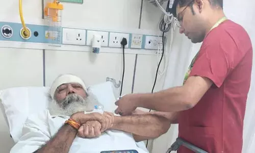 श्री कल्कि धाम के पीठाधीश्वर आचार्य प्रमोद कृष्णम घायल, अस्पताल में भर्ती