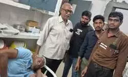 करंट लगने से खंभे से गिरा संविदा कर्मी, घायल