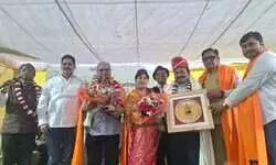 रवीन्द्रालय चारबाग में लखनऊ पुस्तक मेला: सातवें दिन भी उमड़ी भीड़, किताबों पर भारी छूट