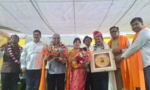 रवीन्द्रालय चारबाग में लखनऊ पुस्तक मेला: सातवें दिन भी उमड़ी भीड़, किताबों पर भारी छूट