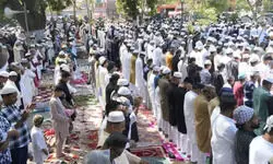 लखनऊ में अकीदत और उल्लास के साथ मनाई गई ईद, ऐशबाग ईदगाह पर उमड़ा जनसैलाब