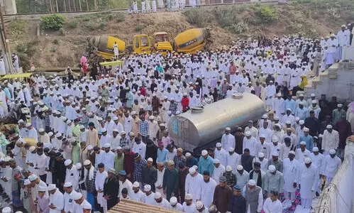 महादेव की काशी में ईद का जश्न, मस्जिदों और ईदगाहों में अदा की गई नमाज