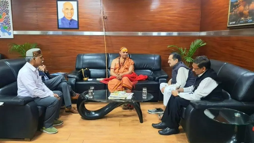 संघ नेता, मुस्लिम मंच और 10 लाख शादियों का दावा – नया विवाद, शंकराचार्य के बयान ने बढ़ाई धर्म-राजनीति की बहस संघ नेता, मुस्लिम मंच और 10 लाख शादियों का दावा – नया विवाद, शंकराचार्य के बयान ने बढ़ाई धर्म-राजनीति की बहस