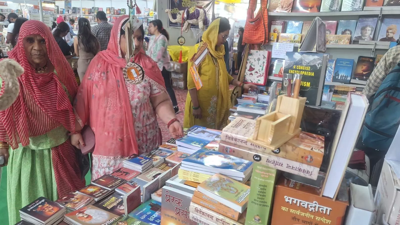 लखनऊ पुस्तक मेला सम्पन्न, 32 लाख की पुस्तकों की बिक्री लखनऊ पुस्तक मेला सम्पन्न, 32 लाख की पुस्तकों की बिक्री