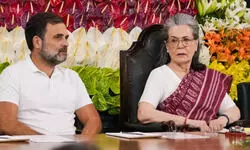 मां की तबीयत से बेचैन राहुल, अस्पताल में सोफे पर गुजारी रात; केरल से वर्चुअल हुंकार