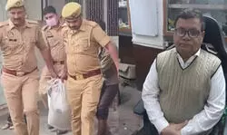 सीतापुर में लाइसेंसी रिवाल्वर से चिकित्सक ने खुद को मारी गोली सीतापुर में लाइसेंसी रिवाल्वर से चिकित्सक ने खुद को मारी गोली